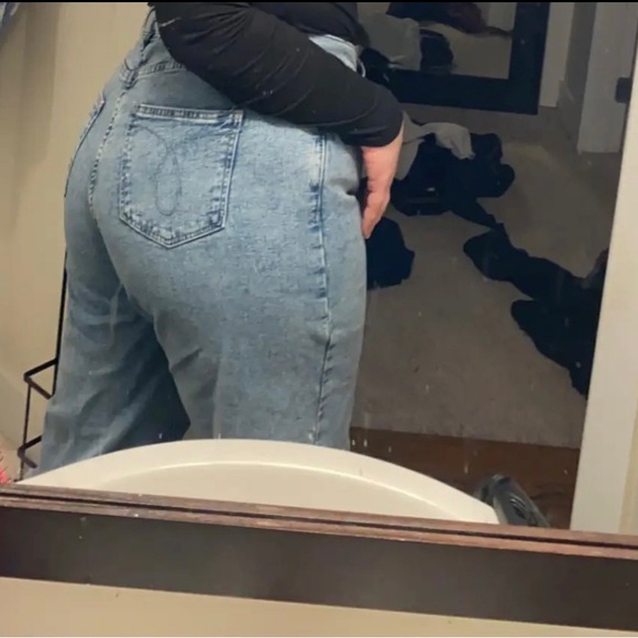 Jeans - Picture 2 of 3